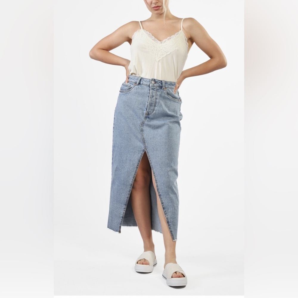 JJXX MEDIUM WASH DENIM MIDI SKIRT FRONT SLIT RAW HEM SZ XS